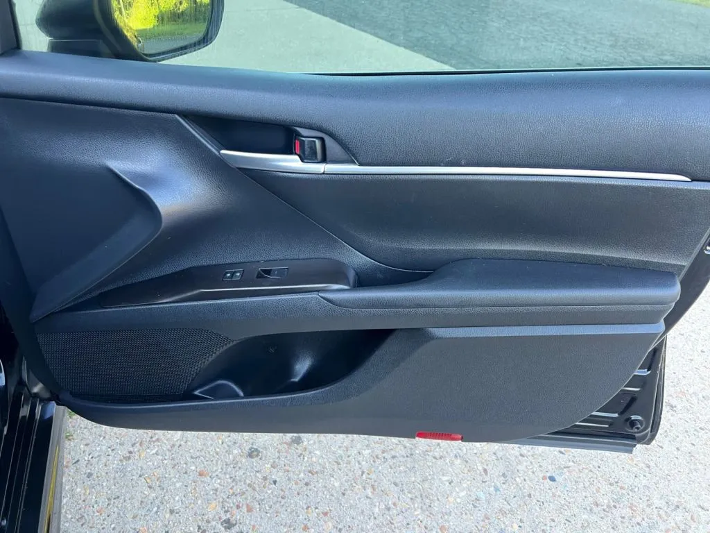 Toyota Camry photo 18