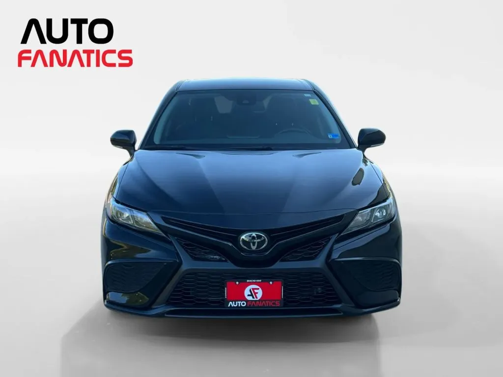 Toyota Camry photo 9