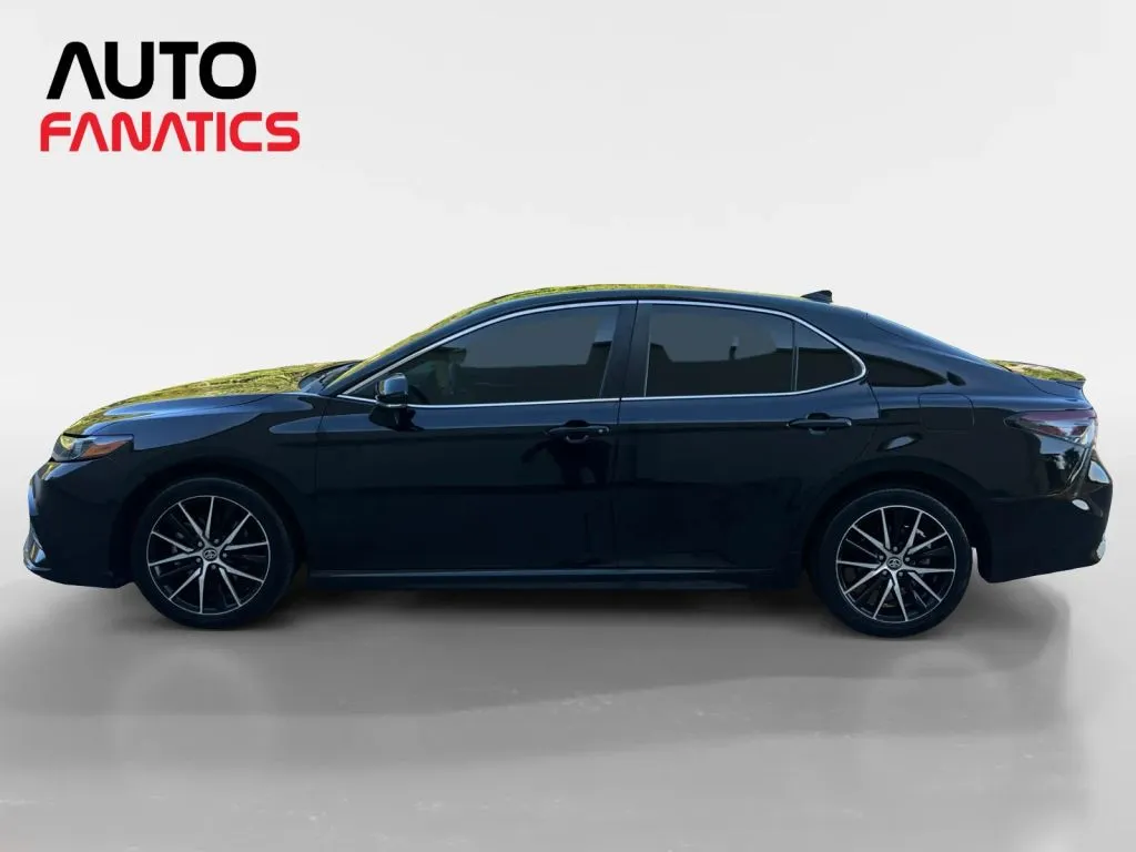 Toyota Camry photo 2