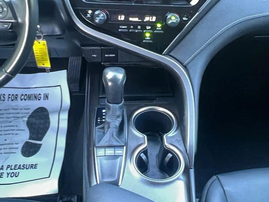 Toyota Camry photo 12