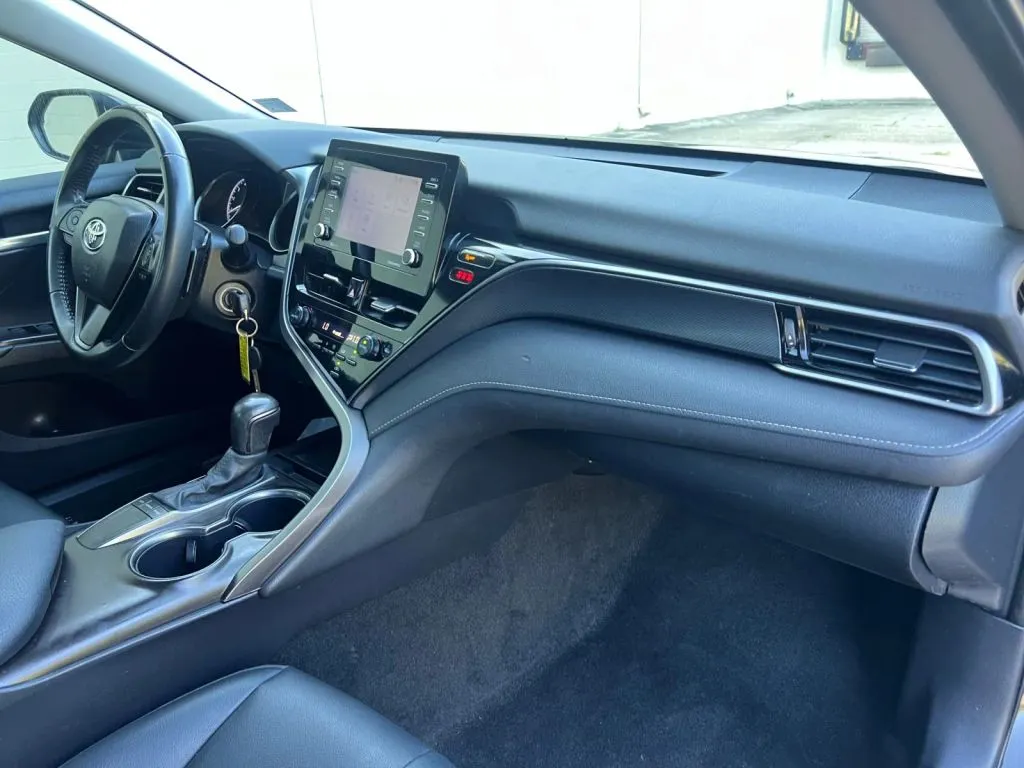 Toyota Camry photo 16