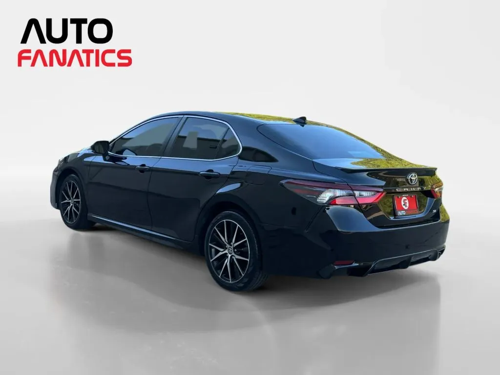 Toyota Camry photo 3