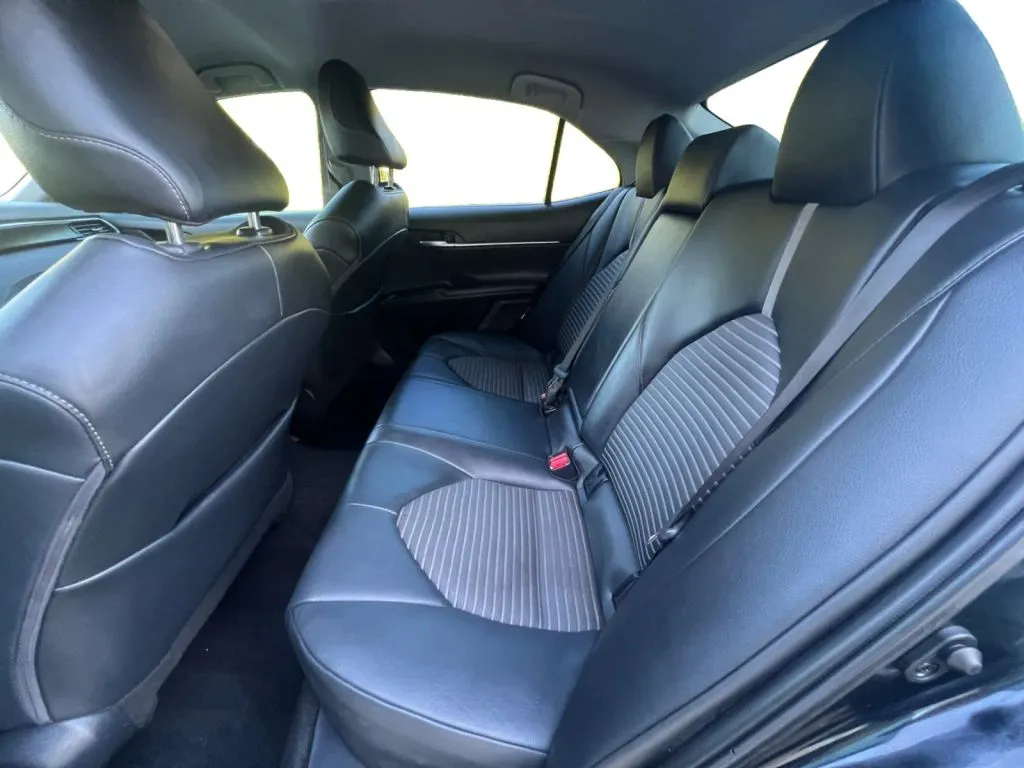 Toyota Camry photo 14