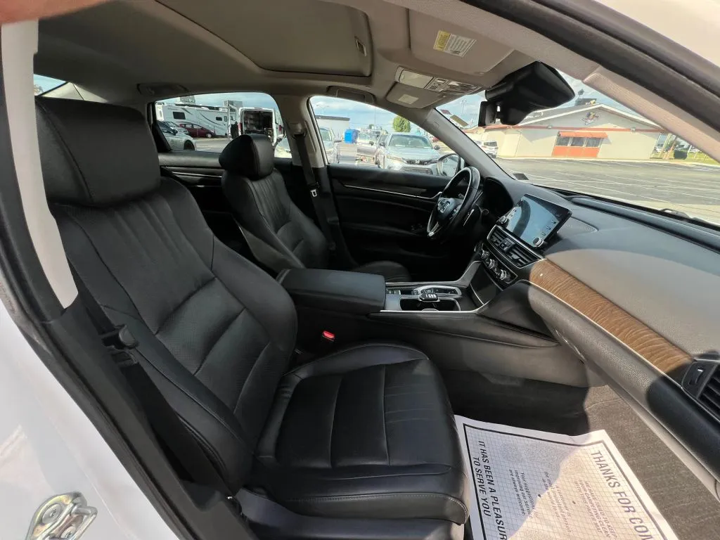 Honda Accord photo 14