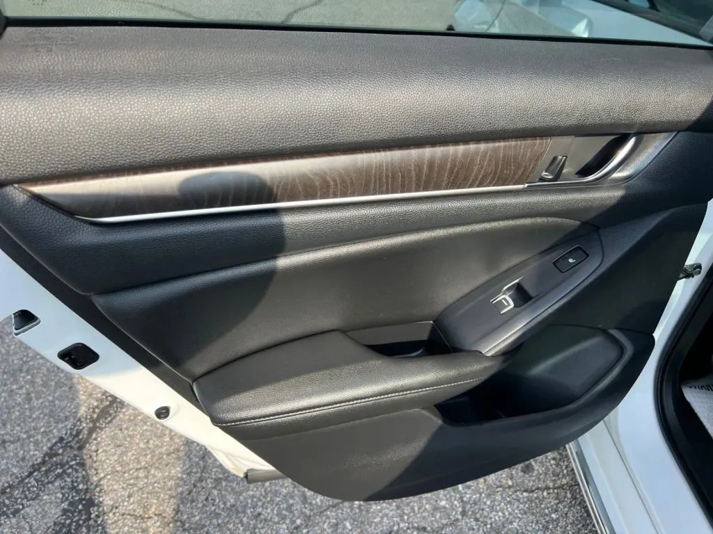 Honda Accord photo 23