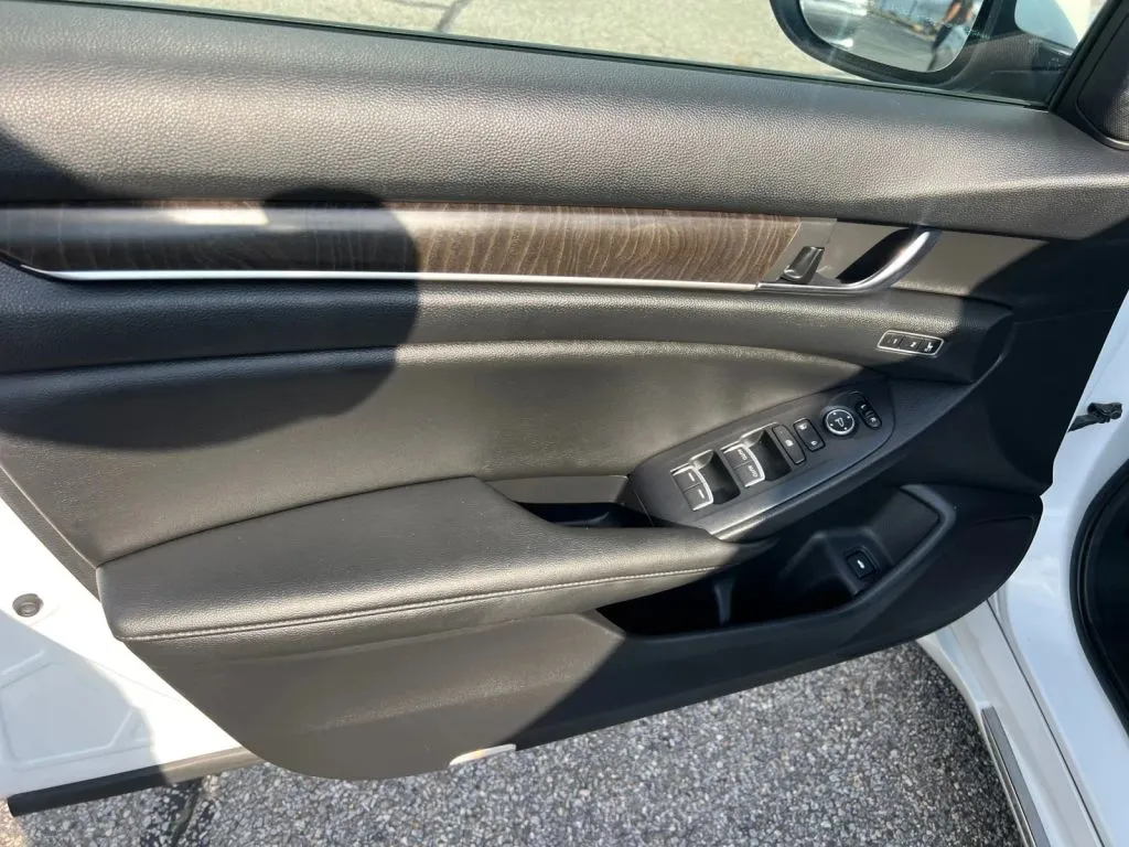 Honda Accord photo 26