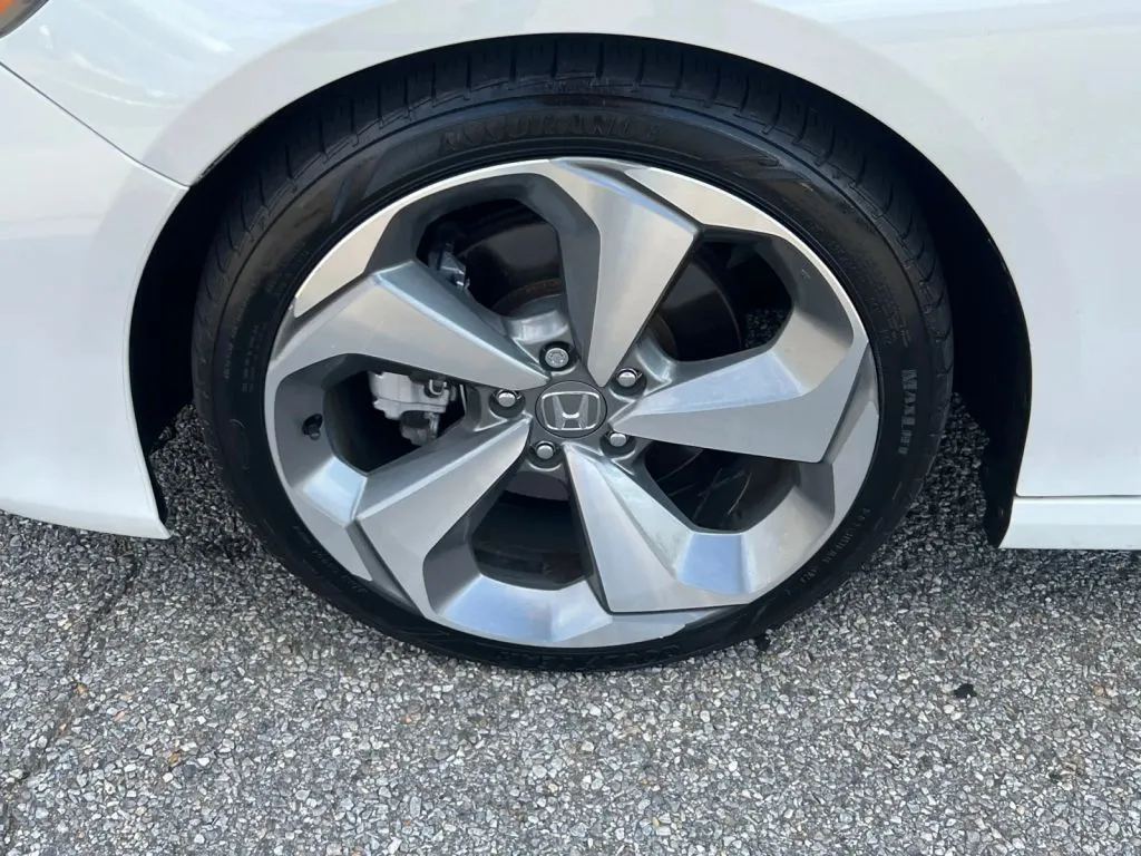 Honda Accord photo 30
