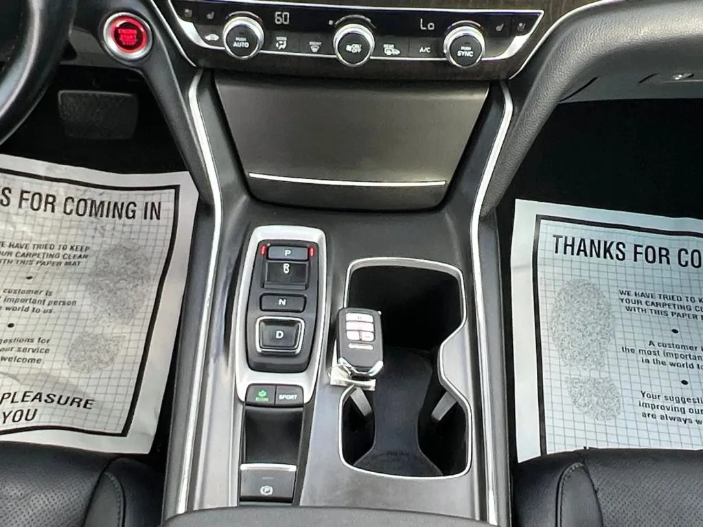 Honda Accord photo 11