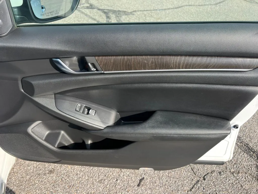 Honda Accord photo 17