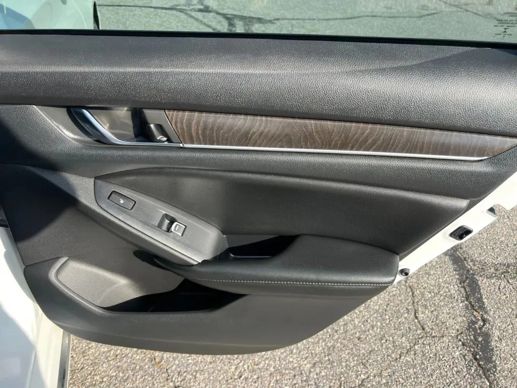 Honda Accord photo 20