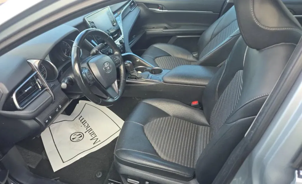 Toyota Camry photo 2