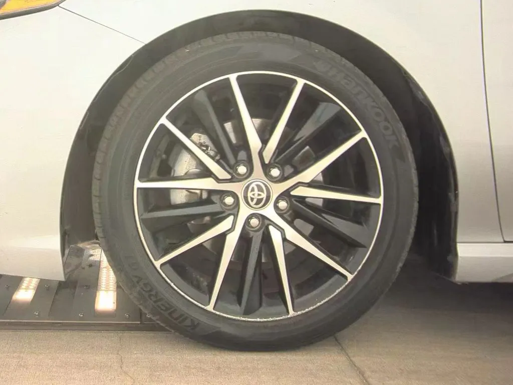 Toyota Camry photo 4