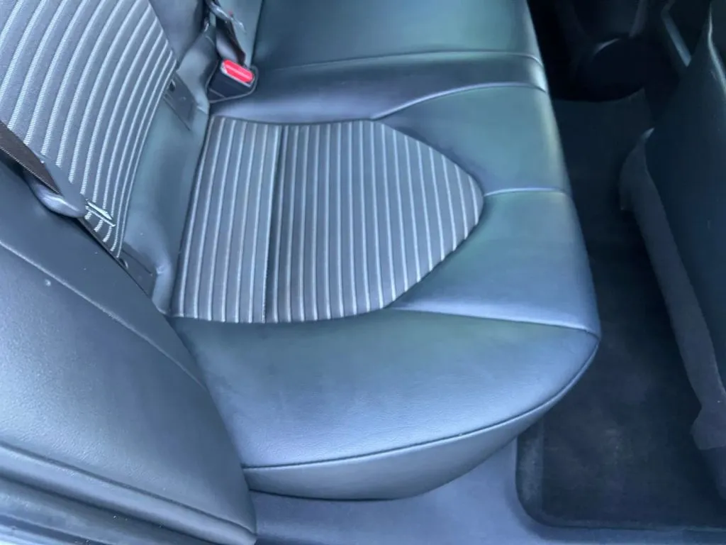 Toyota Camry photo 20