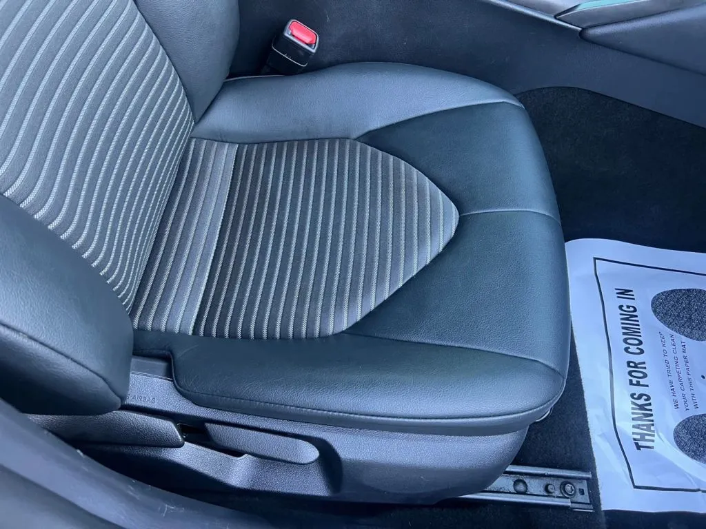 Toyota Camry photo 17