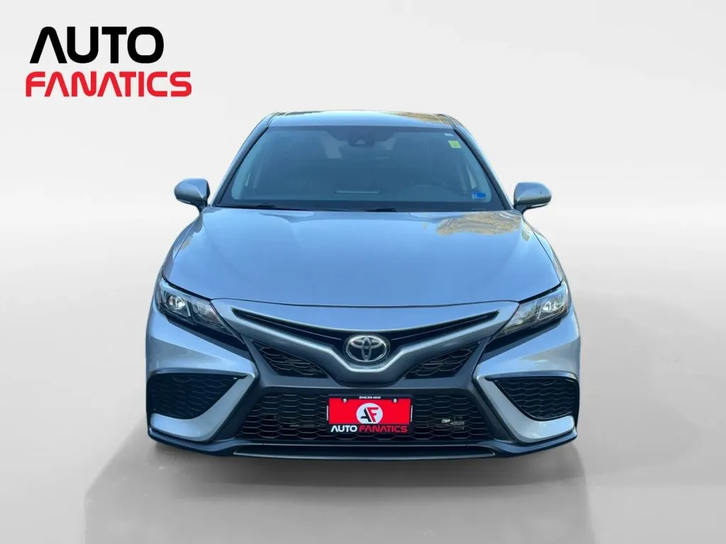 Toyota Camry photo 9