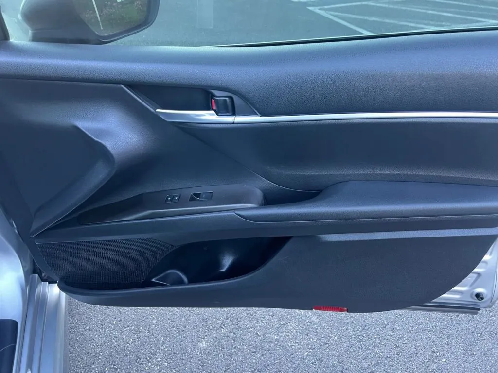 Toyota Camry photo 18