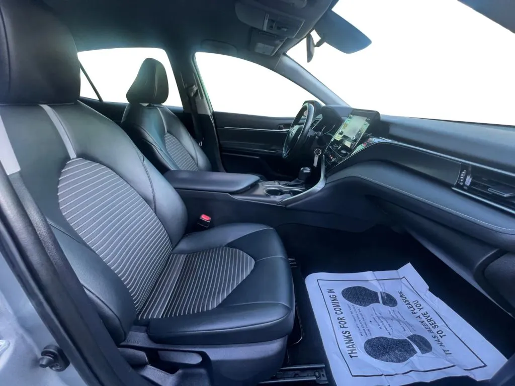 Toyota Camry photo 15