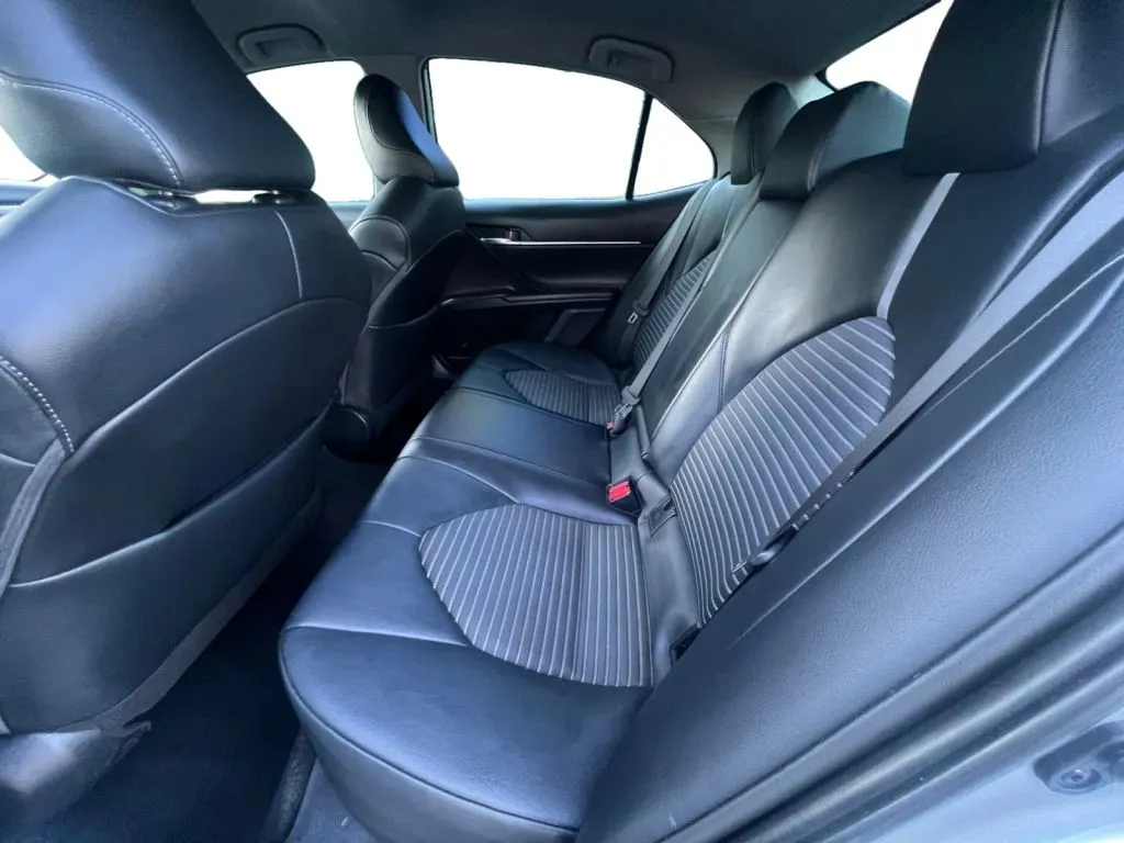 Toyota Camry photo 14