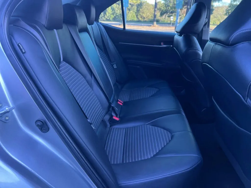 Toyota Camry photo 19