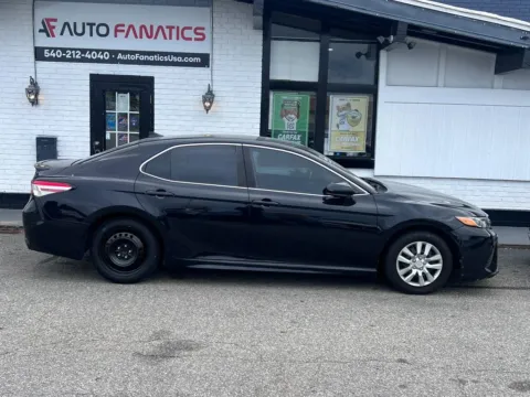 Black 2020 Toyota Camry SE Sedan 4D for sale in Fredericksburg, VA