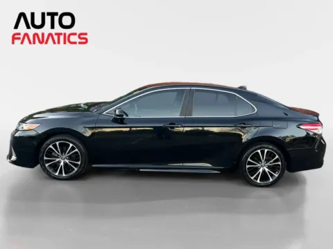 Photos of 2020 Toyota Camry SE Sedan 4D for sale in Fredericksburg, VA at Auto Fanatics
