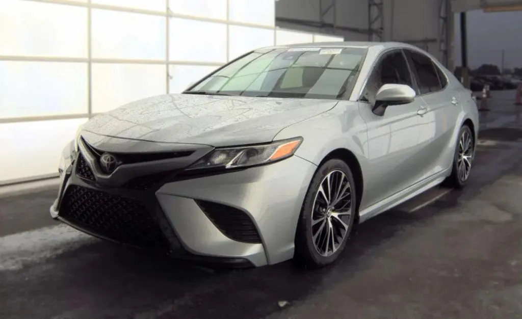 Silver 2020 Toyota Camry SE Sedan 4D for sale in Fredericksburg, VA