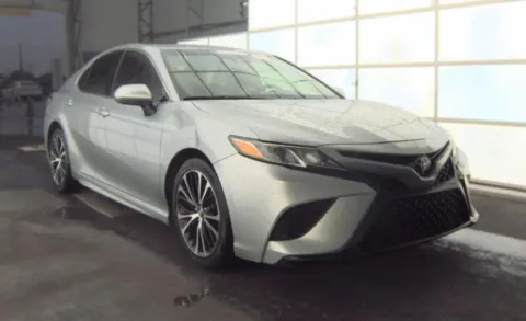 Photos of 2020 Toyota Camry SE Sedan 4D for sale in Fredericksburg, VA at Auto Fanatics