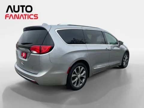 More photos of 2017 Chrysler Pacifica Limited Minivan 4D at Auto Fanatics, VA