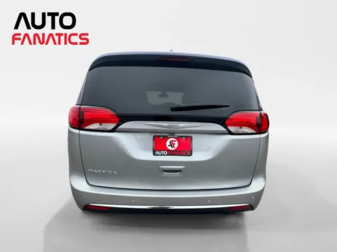 More photos of 2017 Chrysler Pacifica Limited Minivan 4D at Auto Fanatics, VA