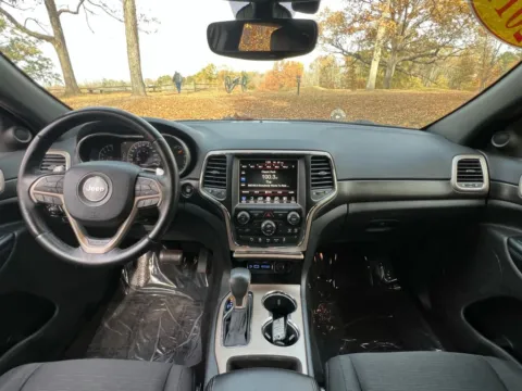 Another view of 2017 Jeep Grand Cherokee Laredo Sport Utility 4D for sale in Fredericksburg, VA at Auto Fanatics