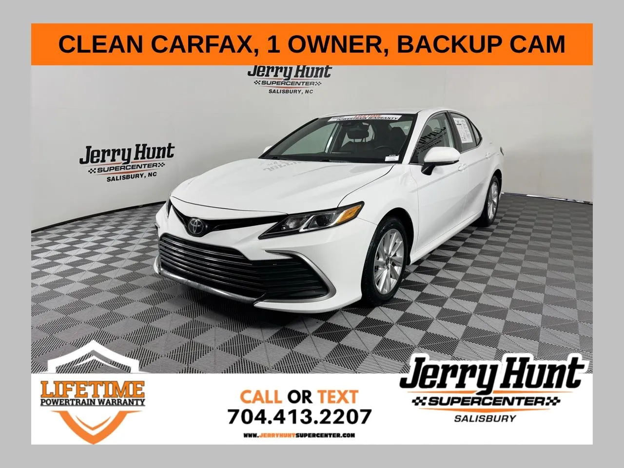 2024 Toyota Camry LE's photo