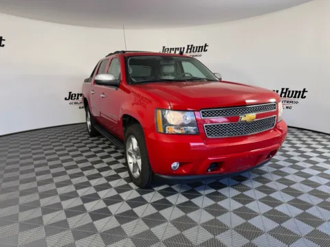 More photos of 2012 Chevrolet Avalanche 1500 LT at Jerry Hunt Supercenter - Salisbury, NC
