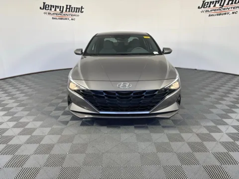 More photos of 2022 Hyundai Elantra SEL at Jerry Hunt Supercenter - Salisbury, NC