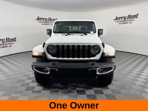 More photos of 2025 Jeep Gladiator High Tide at Jerry Hunt Supercenter - Salisbury, NC