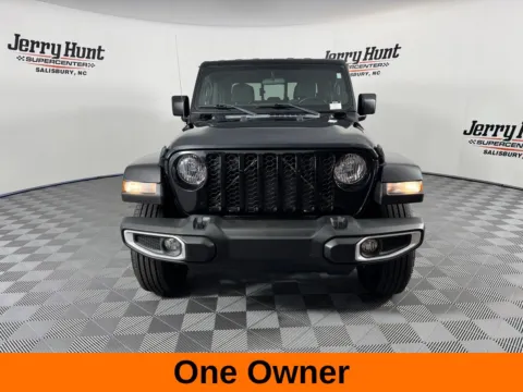 More photos of 2021 Jeep Gladiator Sport at Jerry Hunt Supercenter - Salisbury, NC