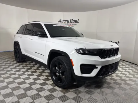 More photos of 2023 Jeep Grand Cherokee Altitude at Jerry Hunt Supercenter - Salisbury, NC