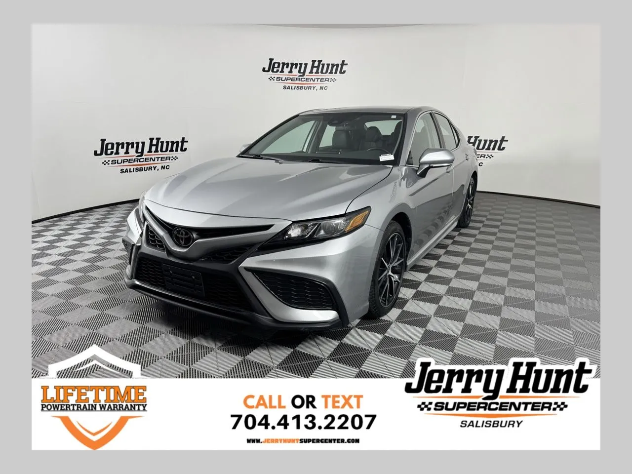 2023 Toyota Camry SE's photo