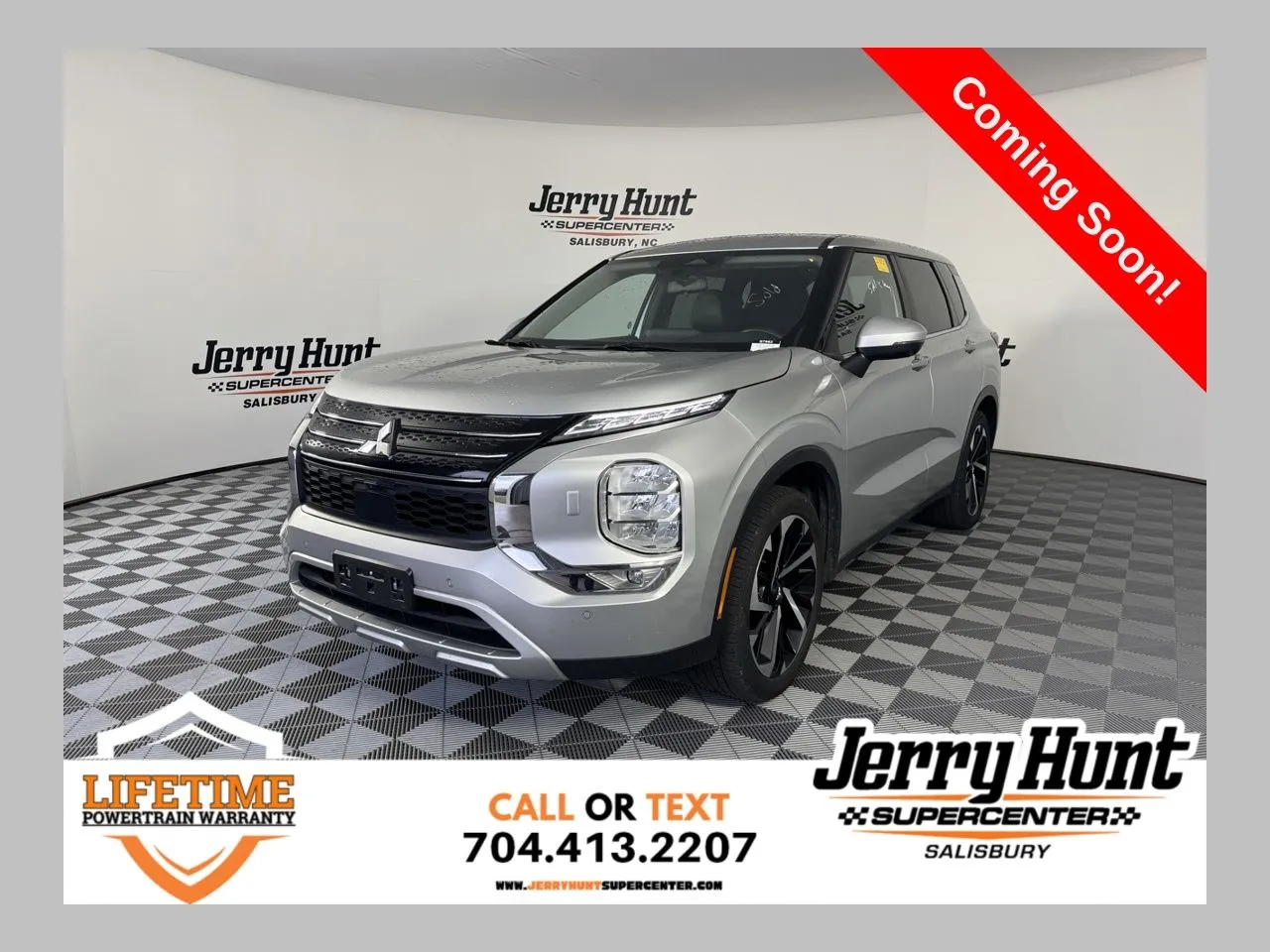 2024 Mitsubishi Outlander SE's photo