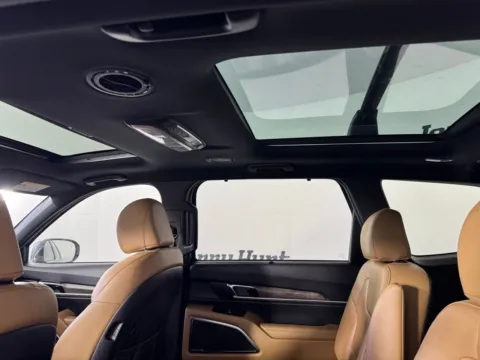 More photos of 2022 Kia Telluride SX at Jerry Hunt Supercenter - Salisbury, NC