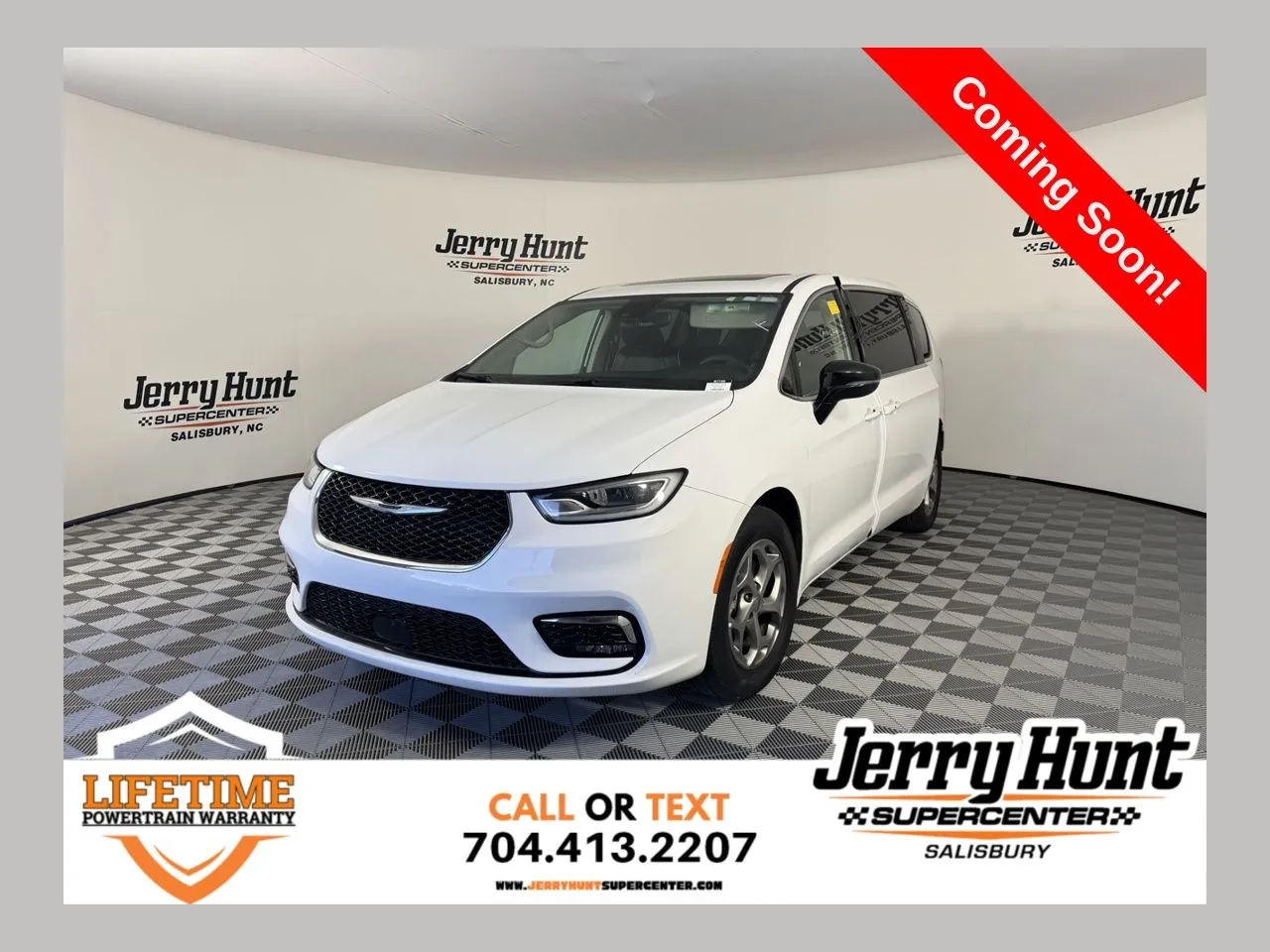 2024 Chrysler Pacifica Limited's photo