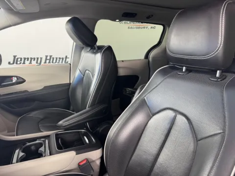 More photos of 2024 Chrysler Pacifica Limited at Jerry Hunt Supercenter - Salisbury, NC
