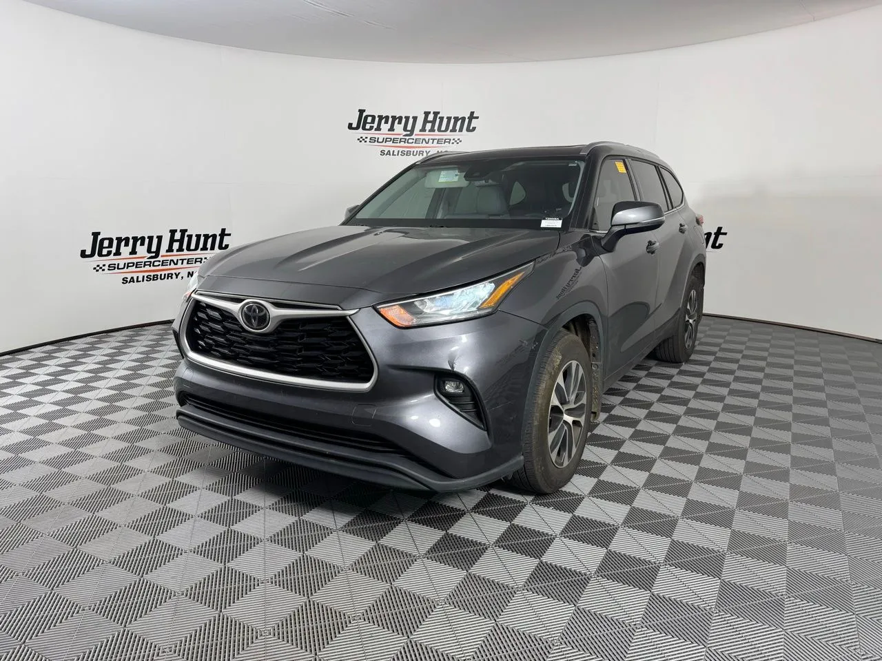 Gray 2020 Toyota Highlander XLE for sale in Salisbury, NC