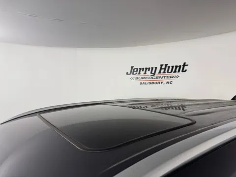 More photos of 2020 Toyota Highlander XLE at Jerry Hunt Supercenter - Salisbury, NC