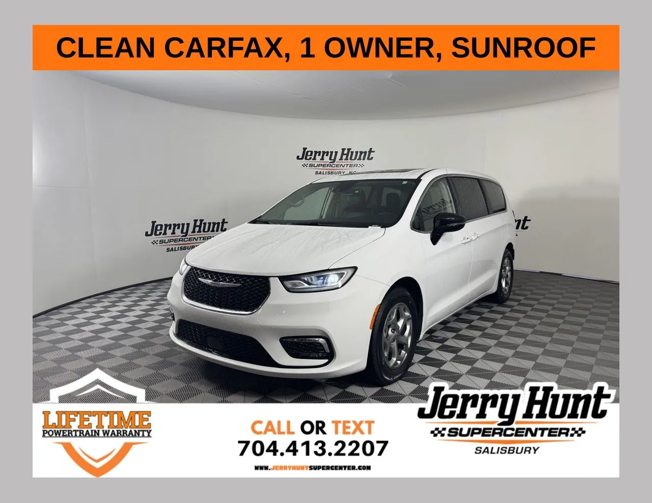 2024 Chrysler Pacifica Limited's photo