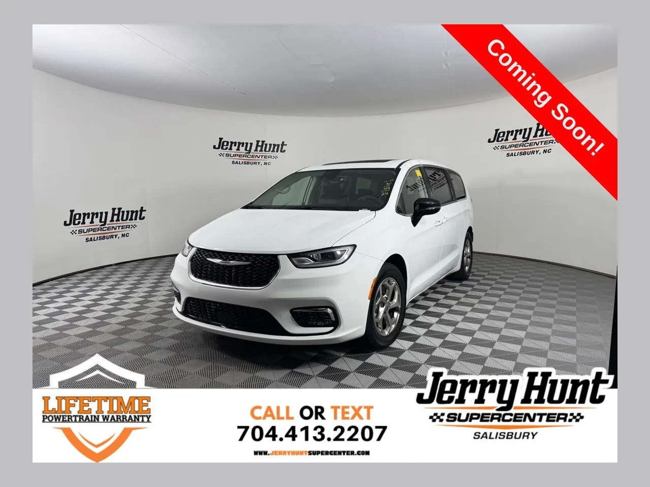 2024 Chrysler Pacifica Limited's photo