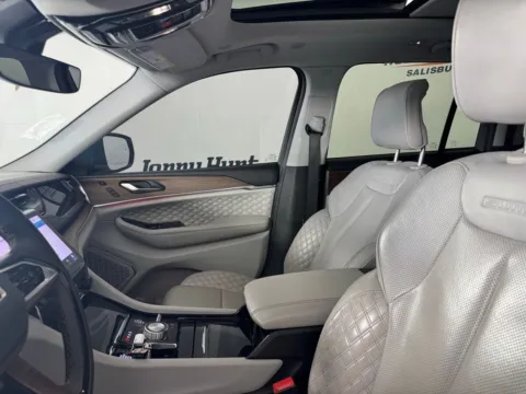 More photos of 2023 Jeep Grand Cherokee Summit at Jerry Hunt Supercenter - Salisbury, NC