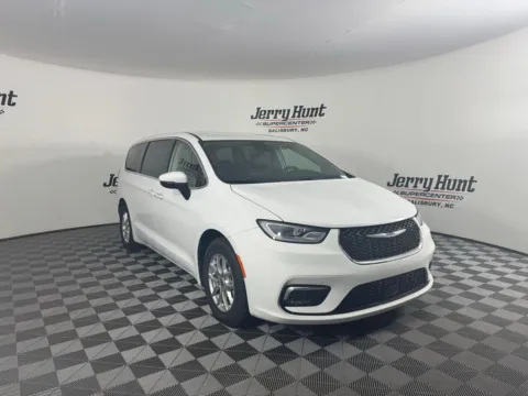 White 2023 Chrysler Pacifica Touring L for sale in Salisbury, NC