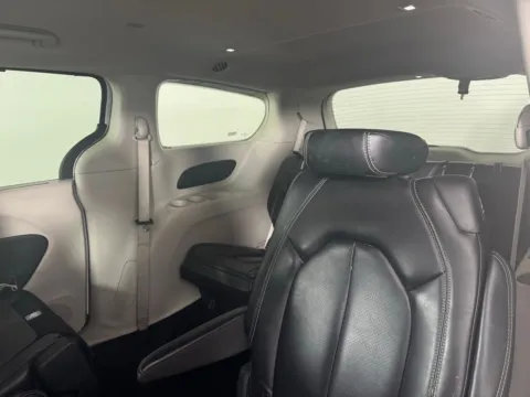 More photos of 2023 Chrysler Pacifica Touring L at Jerry Hunt Supercenter - Salisbury, NC