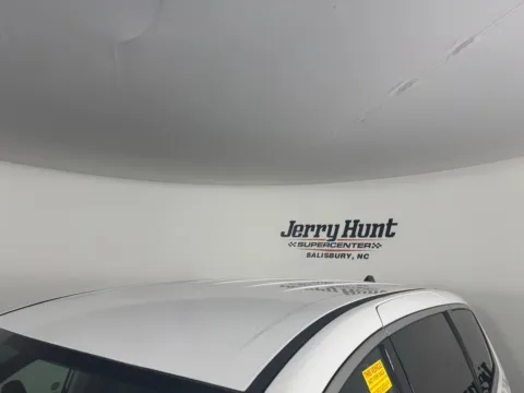 More photos of 2023 Chrysler Pacifica Touring L at Jerry Hunt Supercenter - Salisbury, NC