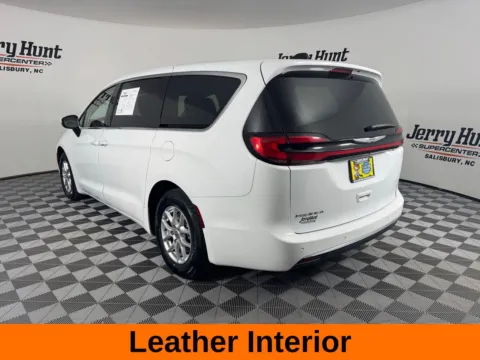 More photos of 2023 Chrysler Pacifica Touring L at Jerry Hunt Supercenter - Salisbury, NC